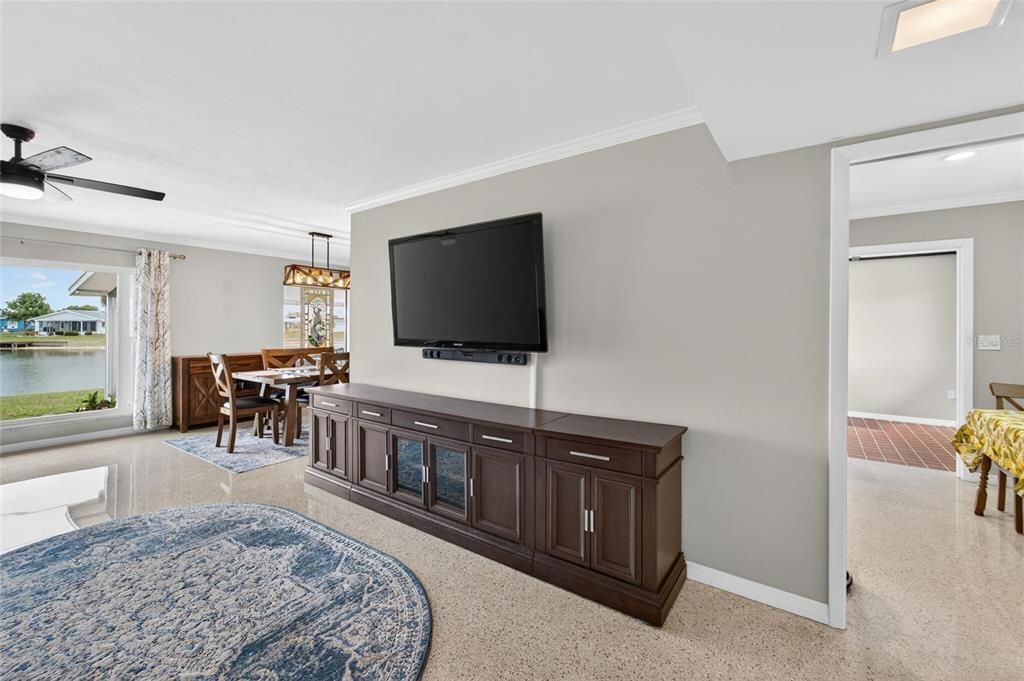 For Rent: $1,950 (2 beds, 2 baths, 1582 Square Feet)