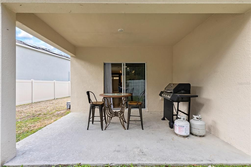 Activo con contrato: $300,000 (3 camas, 2 baños, 1617 Pies cuadrados)