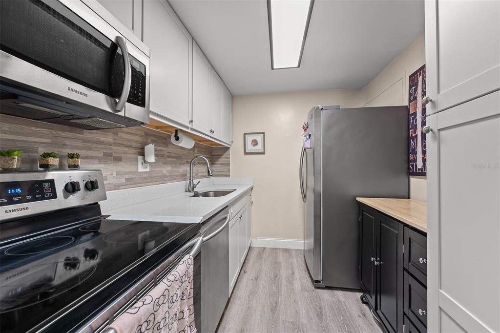 For Sale: $205,000 (1 beds, 1 baths, 614 Square Feet)