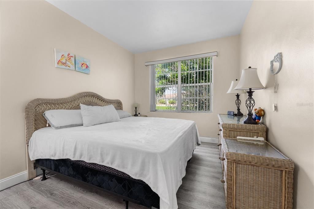 For Sale: $205,000 (1 beds, 1 baths, 614 Square Feet)