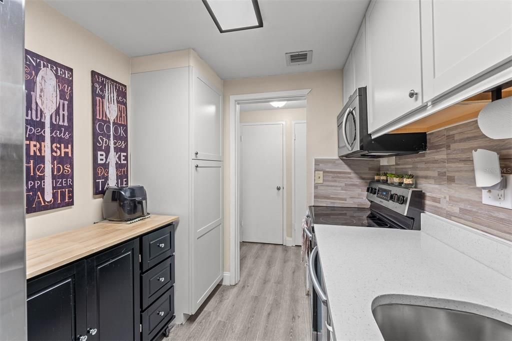 For Sale: $205,000 (1 beds, 1 baths, 614 Square Feet)