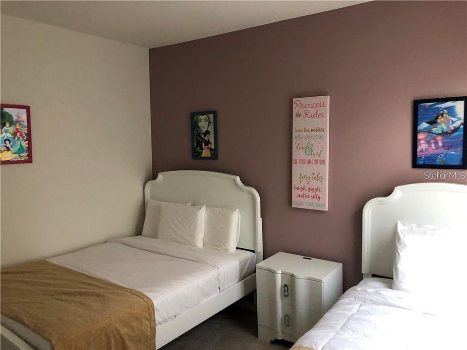 Activo con contrato: $515,000 (6 camas, 5 baños, 3270 Pies cuadrados)