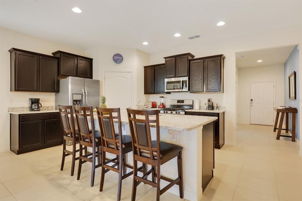 Activo con contrato: $515,000 (6 camas, 5 baños, 3270 Pies cuadrados)