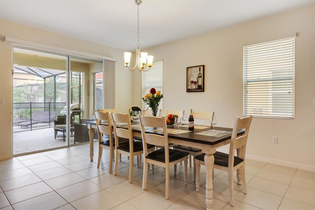 Activo con contrato: $515,000 (6 camas, 5 baños, 3270 Pies cuadrados)