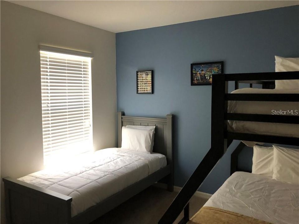 Activo con contrato: $515,000 (6 camas, 5 baños, 3270 Pies cuadrados)