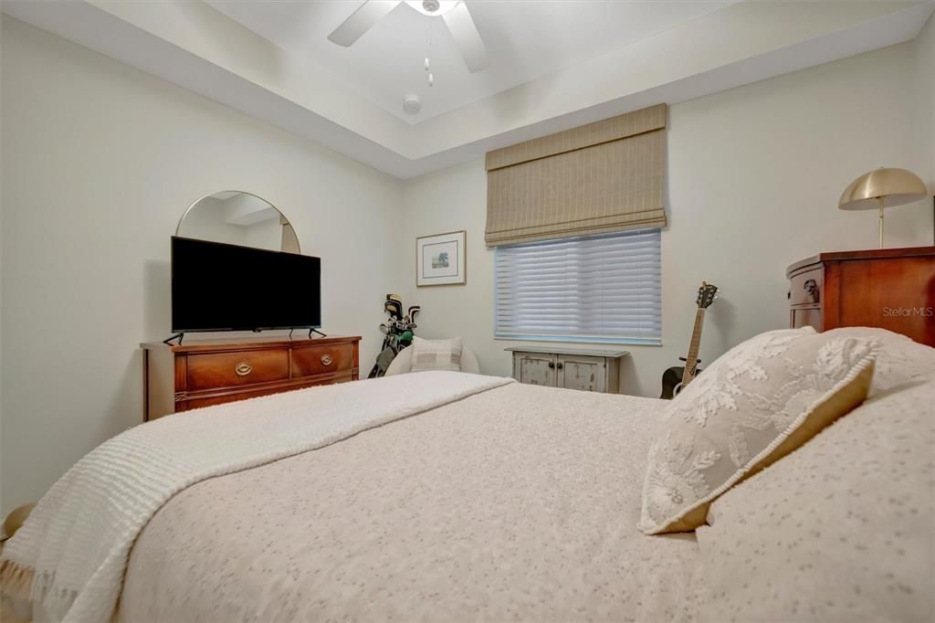 For Sale: $399,999 (2 beds, 2 baths, 1194 Square Feet)