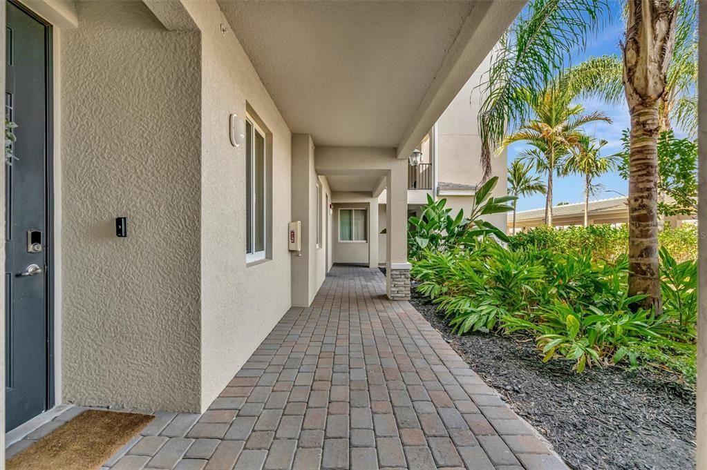 For Sale: $399,999 (2 beds, 2 baths, 1194 Square Feet)