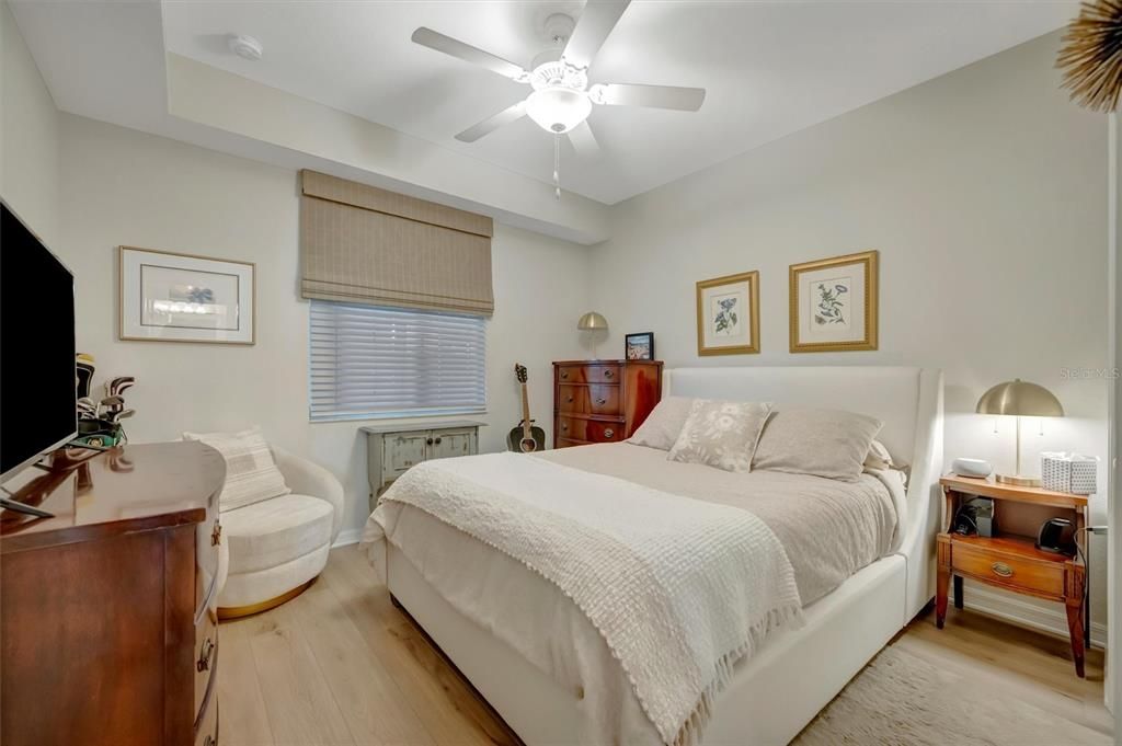 For Sale: $399,999 (2 beds, 2 baths, 1194 Square Feet)