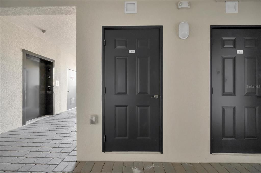 For Sale: $399,999 (2 beds, 2 baths, 1194 Square Feet)