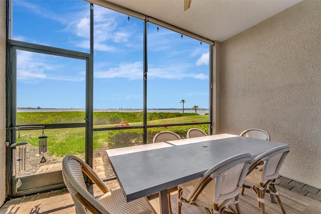 For Sale: $399,999 (2 beds, 2 baths, 1194 Square Feet)