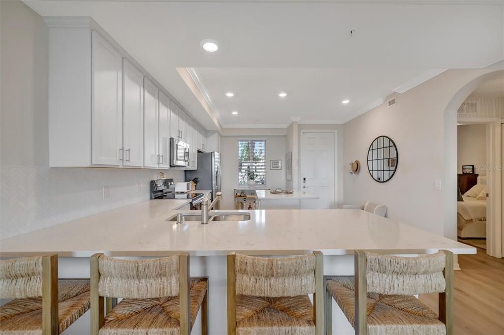 For Sale: $399,999 (2 beds, 2 baths, 1194 Square Feet)