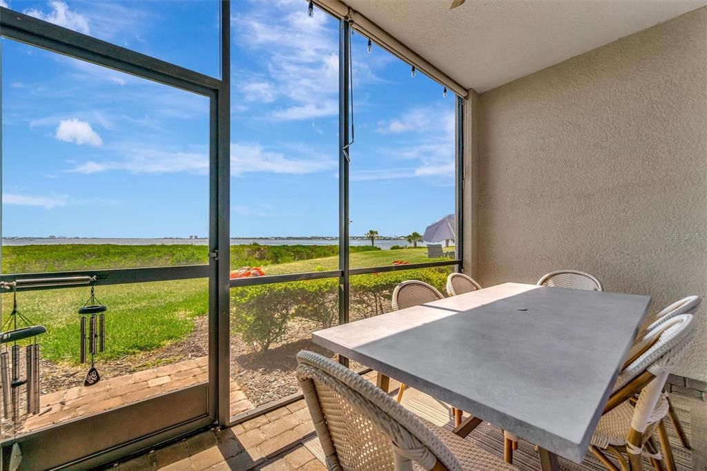 For Sale: $399,999 (2 beds, 2 baths, 1194 Square Feet)