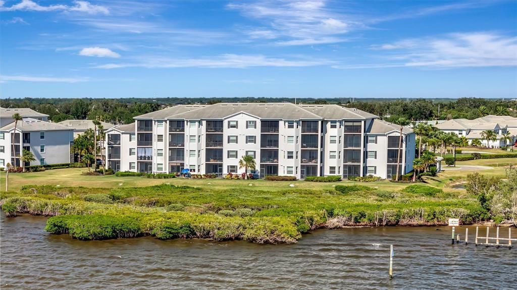 For Sale: $399,999 (2 beds, 2 baths, 1194 Square Feet)