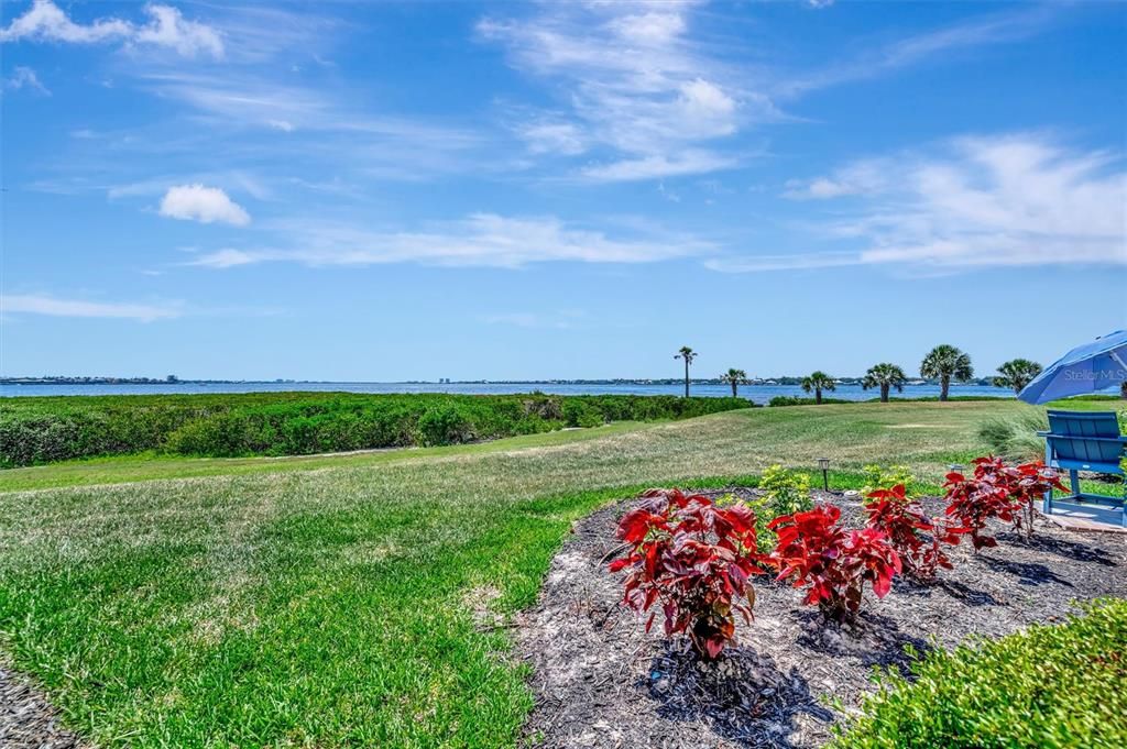 For Sale: $399,999 (2 beds, 2 baths, 1194 Square Feet)