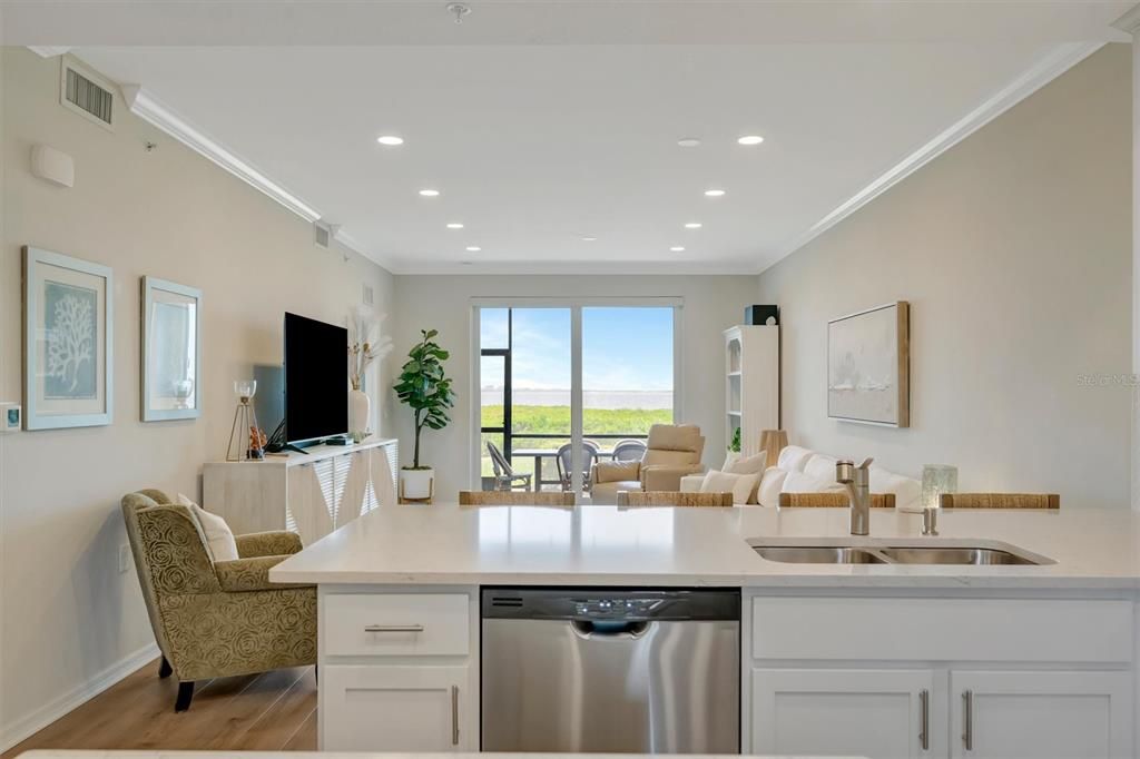 For Sale: $399,999 (2 beds, 2 baths, 1194 Square Feet)