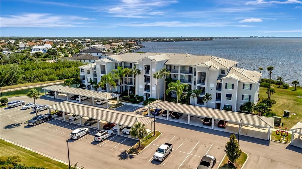 For Sale: $399,999 (2 beds, 2 baths, 1194 Square Feet)