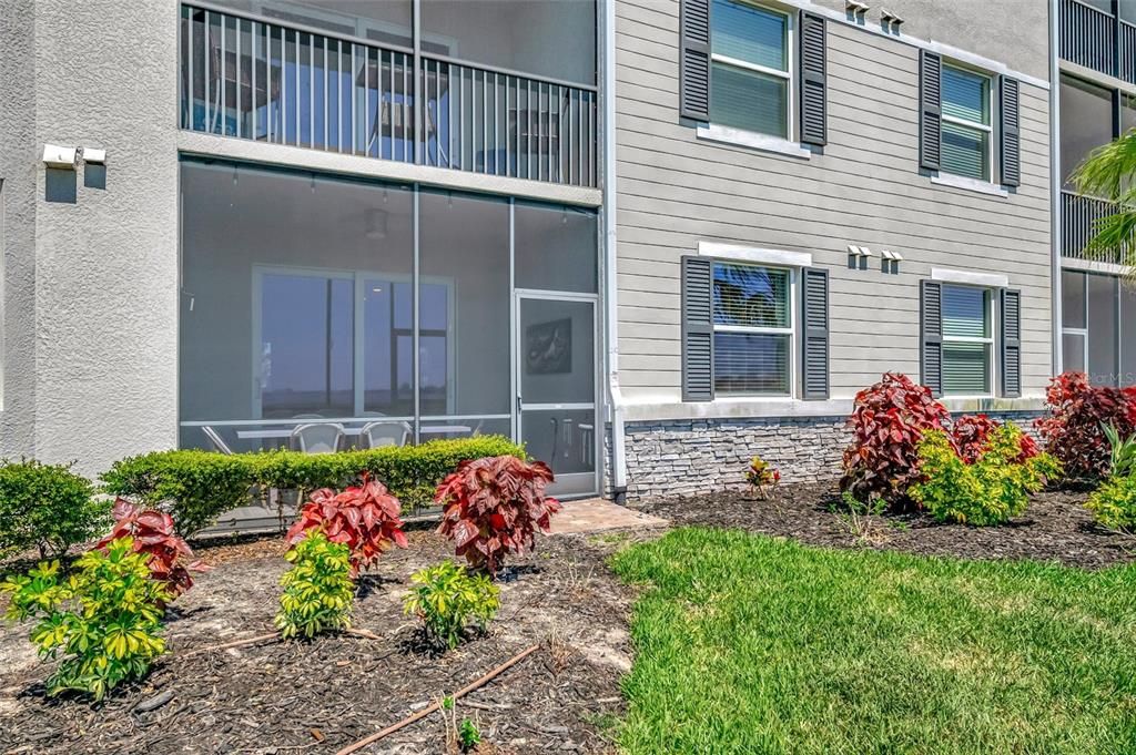 For Sale: $399,999 (2 beds, 2 baths, 1194 Square Feet)