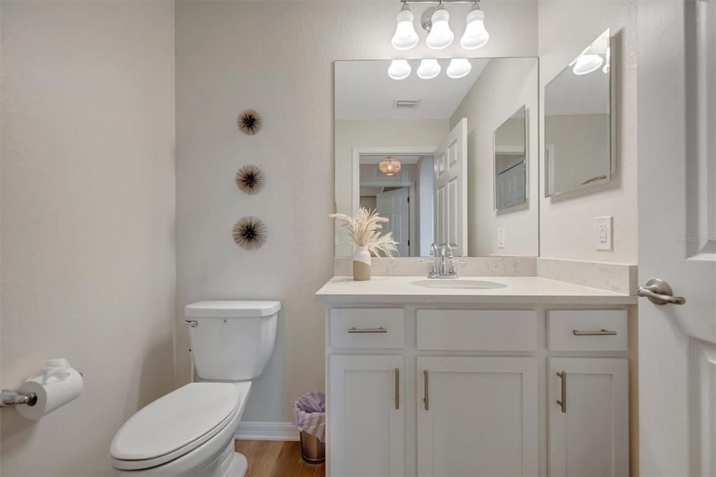 For Sale: $399,999 (2 beds, 2 baths, 1194 Square Feet)