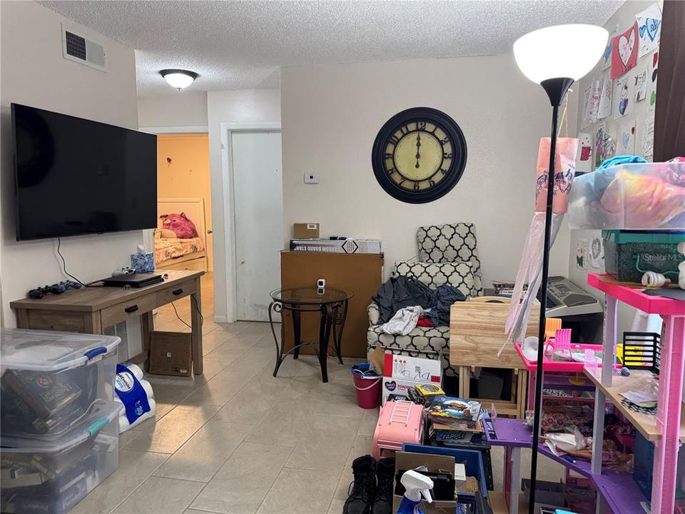 Active With Contract: $290,000 (4 beds, 2 baths, 1327 Square Feet)