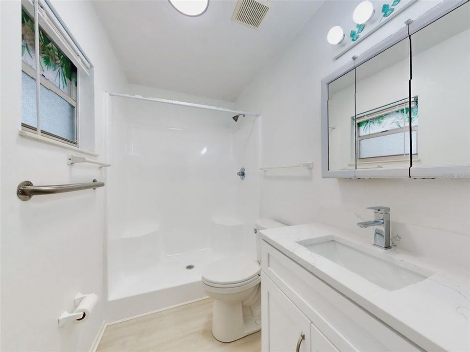На продажу: $399,900 (3 спален, 2 ванн, 1040 Квадратных фут)
