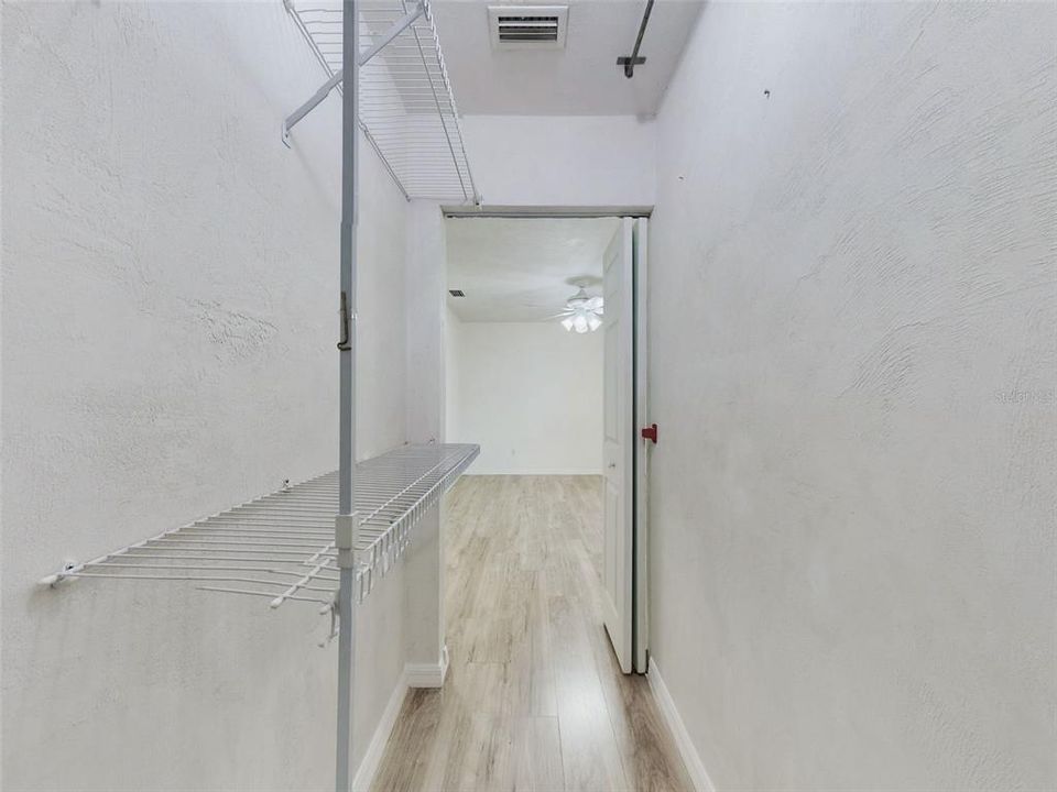 На продажу: $399,900 (3 спален, 2 ванн, 1040 Квадратных фут)