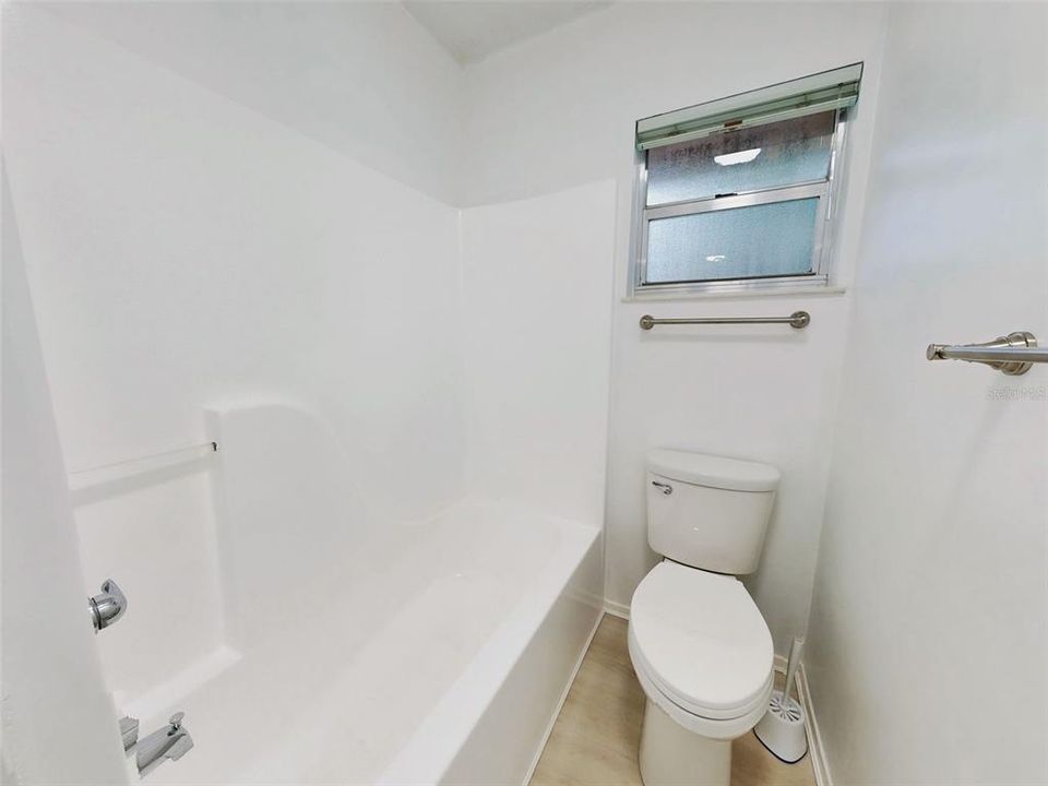 На продажу: $399,900 (3 спален, 2 ванн, 1040 Квадратных фут)
