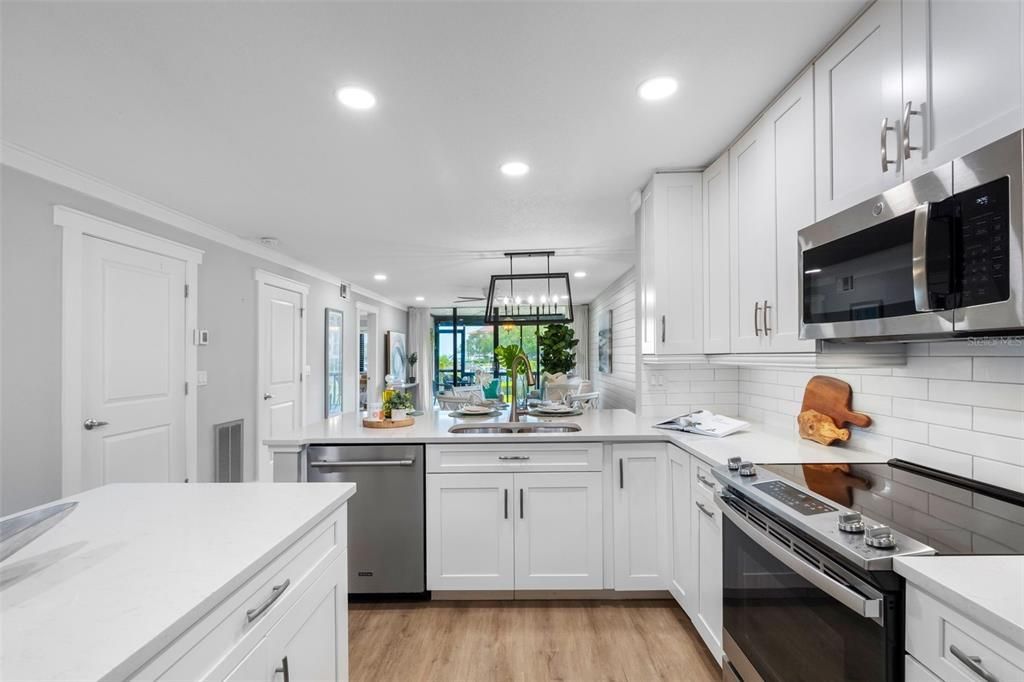 For Sale: $398,900 (2 beds, 2 baths, 1065 Square Feet)