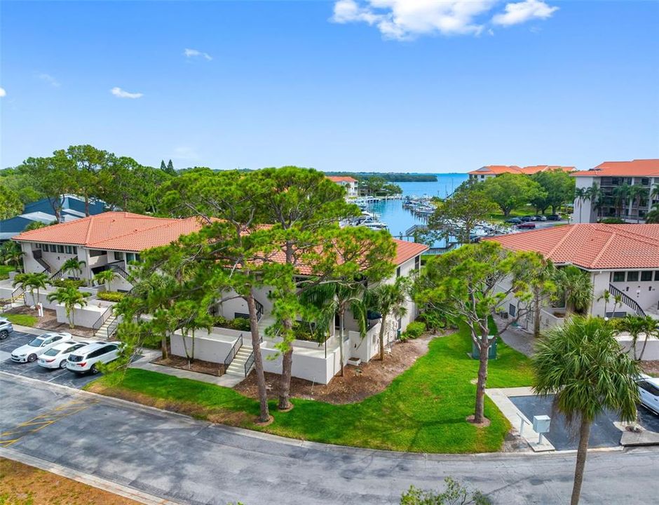 For Sale: $398,900 (2 beds, 2 baths, 1065 Square Feet)