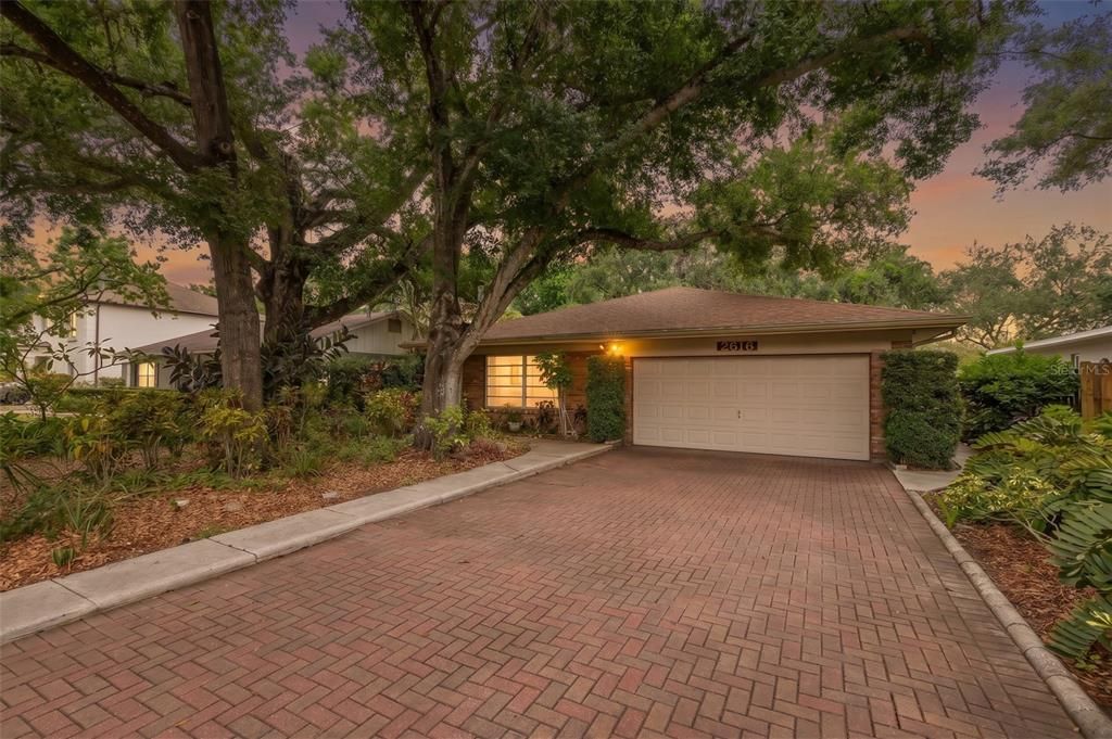 En Venta: $974,000 (4 camas, 2 baños, 2017 Pies cuadrados)