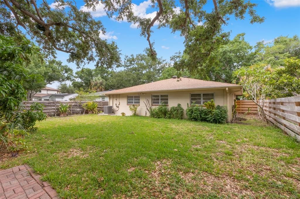 En Venta: $974,000 (4 camas, 2 baños, 2017 Pies cuadrados)