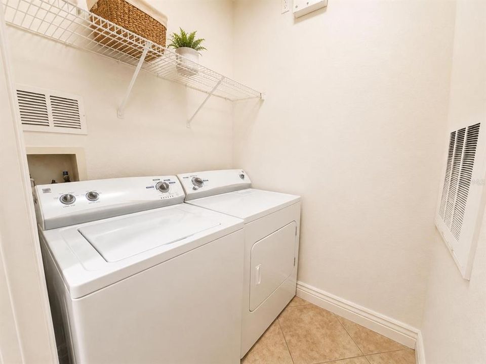 В аренду: $2,300 (2 спален, 2 ванн, 1140 Квадратных фут)