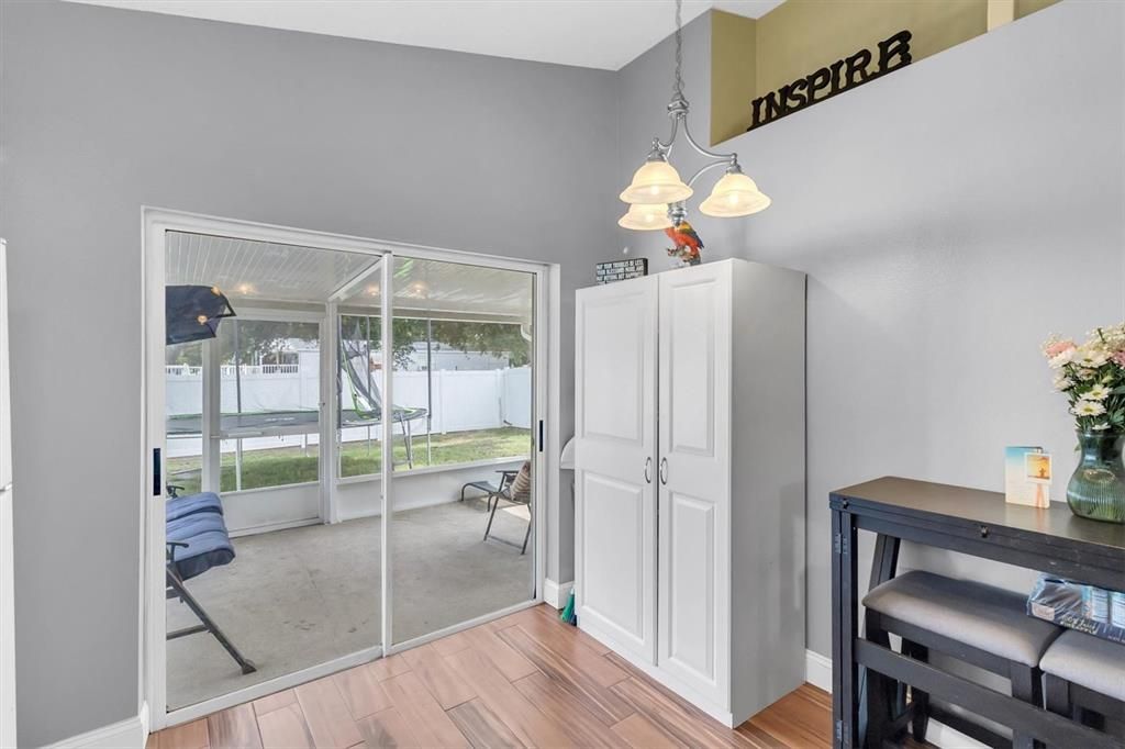 En Venta: $299,900 (3 camas, 2 baños, 1064 Pies cuadrados)