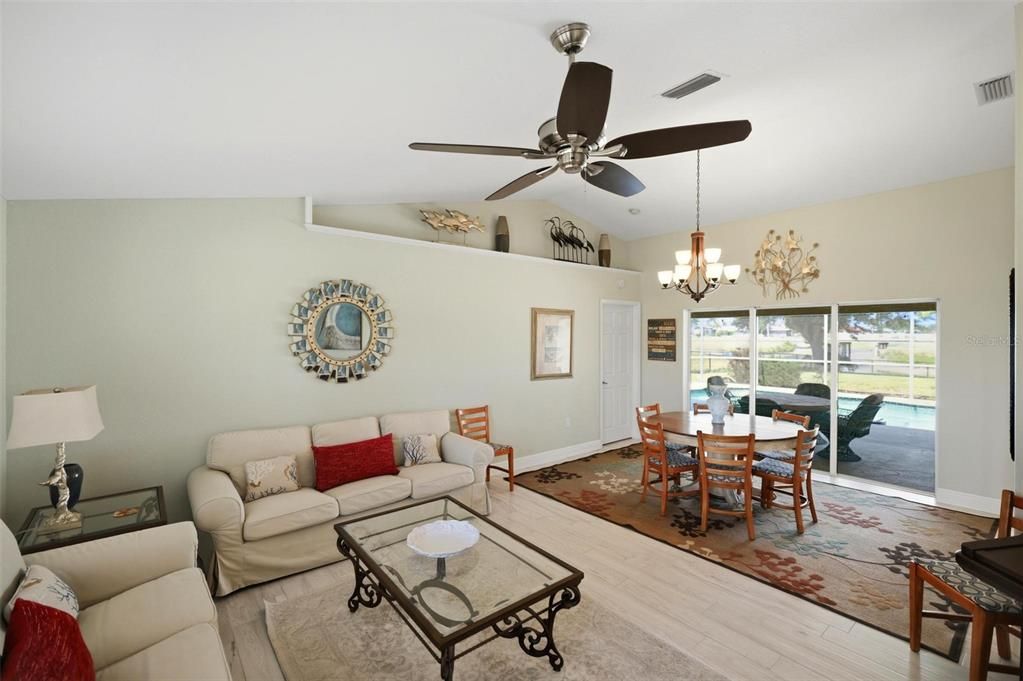 Active With Contract: $484,000 (4 beds, 2 baths, 2372 Square Feet)