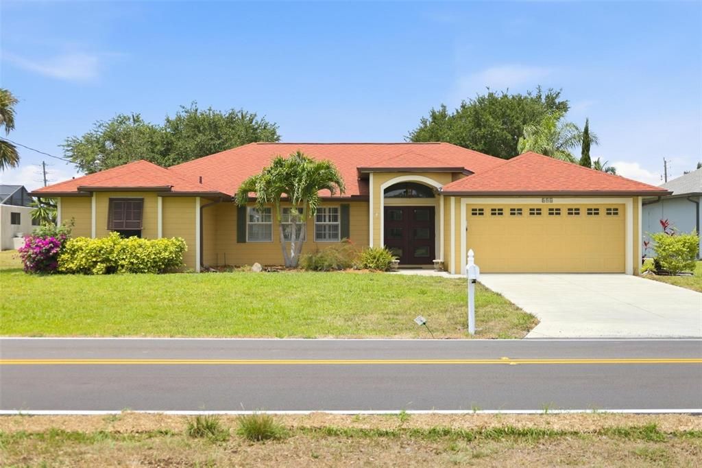 Active With Contract: $484,000 (4 beds, 2 baths, 2372 Square Feet)
