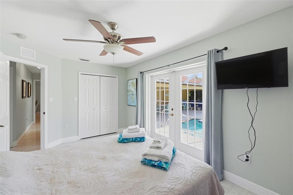 Active With Contract: $484,000 (4 beds, 2 baths, 2372 Square Feet)