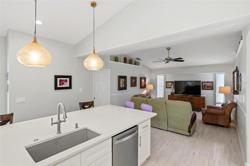 Active With Contract: $484,000 (4 beds, 2 baths, 2372 Square Feet)