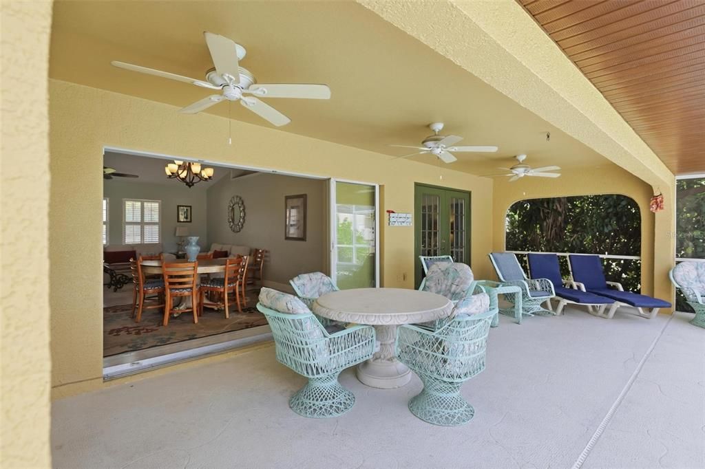 Active With Contract: $484,000 (4 beds, 2 baths, 2372 Square Feet)