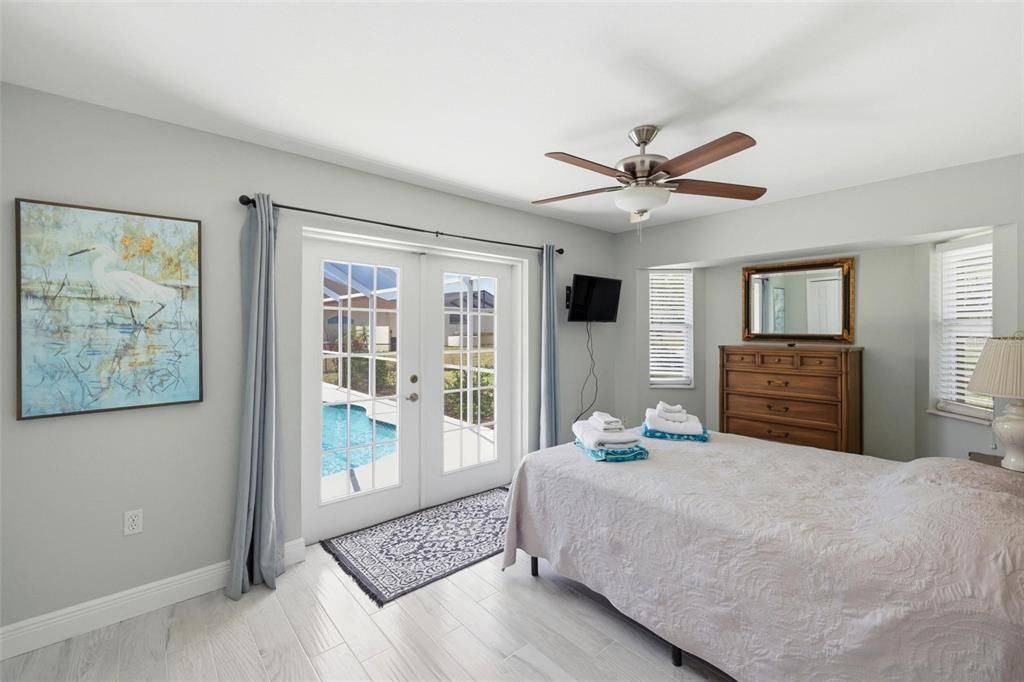 Active With Contract: $484,000 (4 beds, 2 baths, 2372 Square Feet)