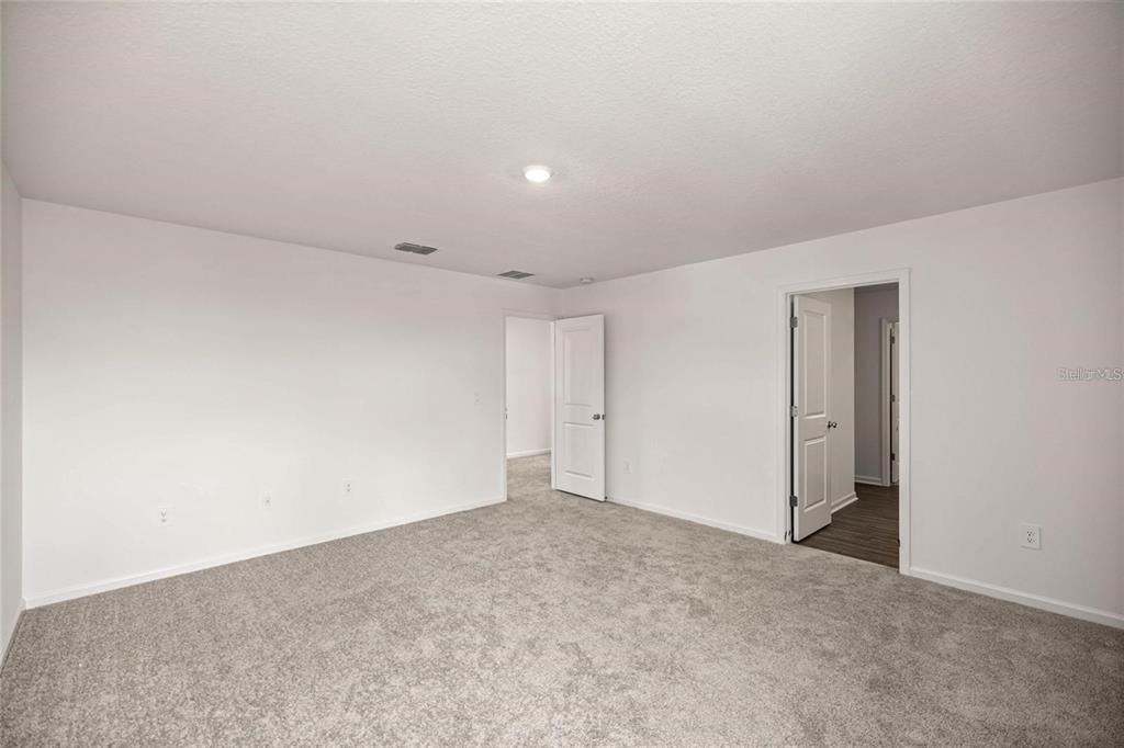 For Rent: $2,495 (5 beds, 3 baths, 2449 Square Feet)