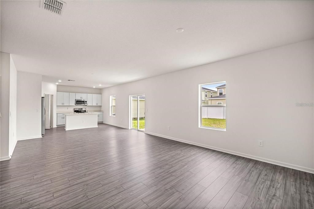 For Rent: $2,495 (5 beds, 3 baths, 2449 Square Feet)