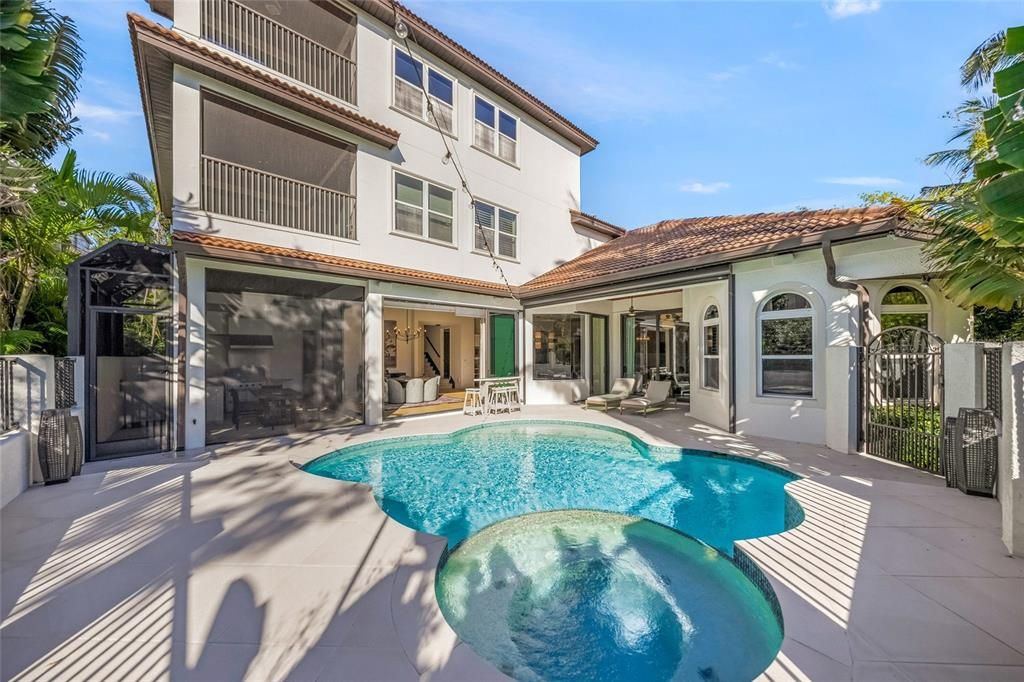 For Sale: $4,550,000 (4 beds, 5 baths, 4683 Square Feet)