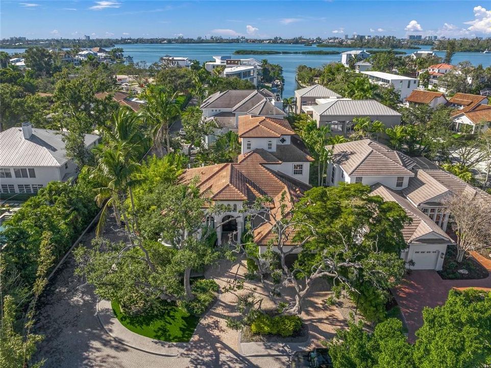 For Sale: $4,550,000 (4 beds, 5 baths, 4683 Square Feet)