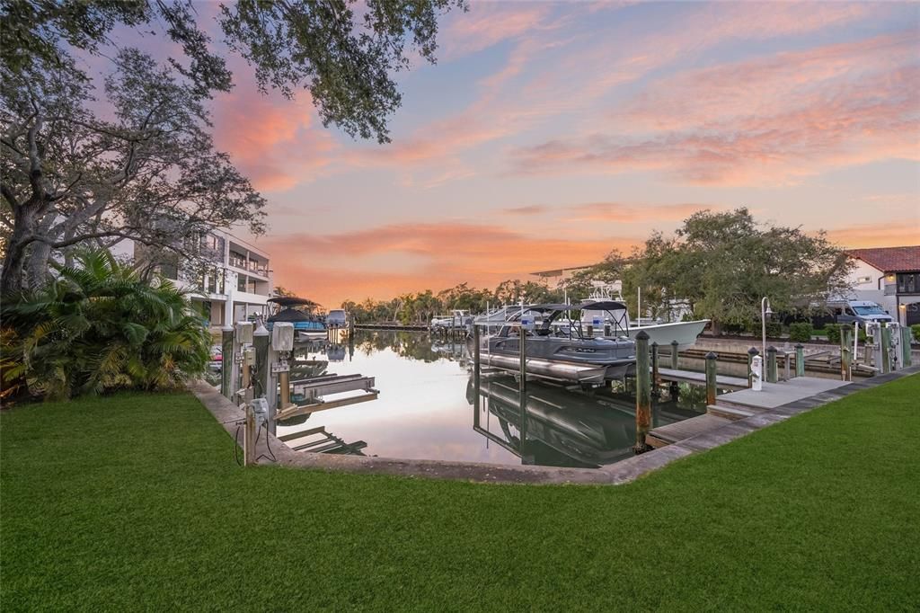 For Sale: $4,550,000 (4 beds, 5 baths, 4683 Square Feet)