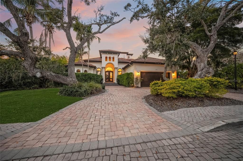 For Sale: $4,550,000 (4 beds, 5 baths, 4683 Square Feet)