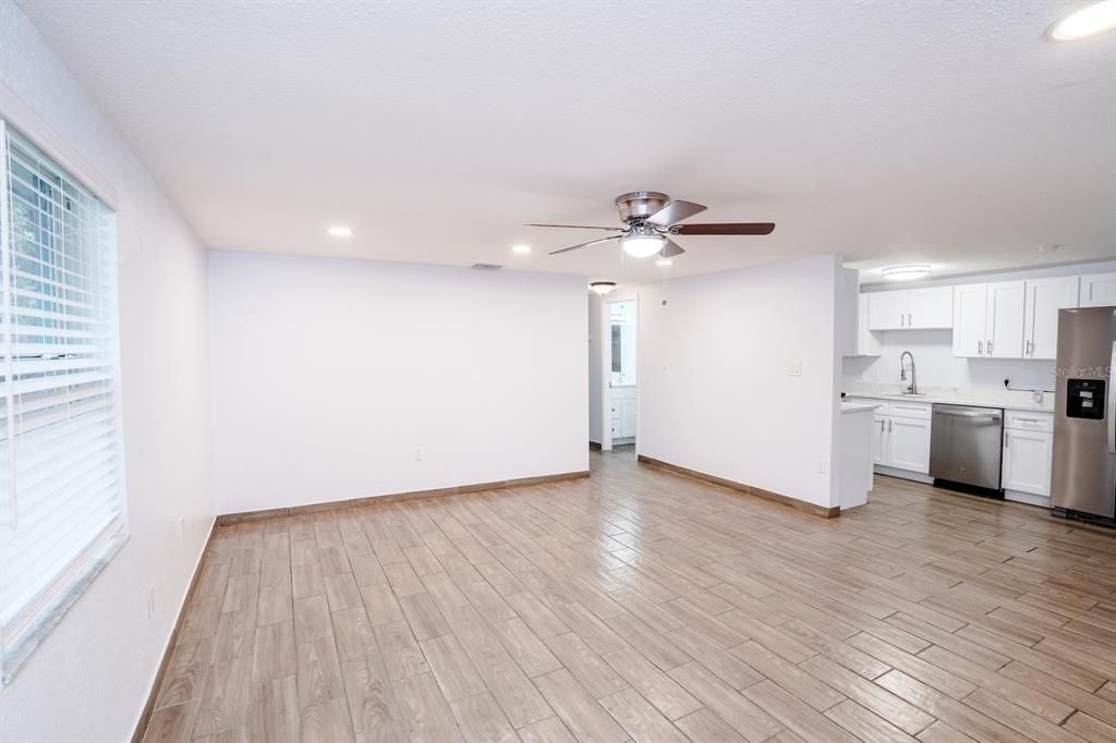 For Sale: $325,000 (3 beds, 2 baths, 1395 Square Feet)