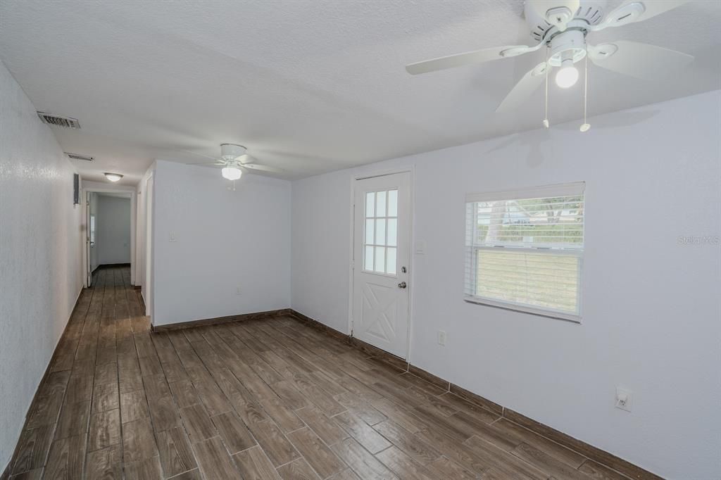 For Sale: $325,000 (3 beds, 2 baths, 1395 Square Feet)