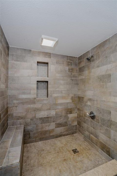 For Sale: $325,000 (3 beds, 2 baths, 1395 Square Feet)