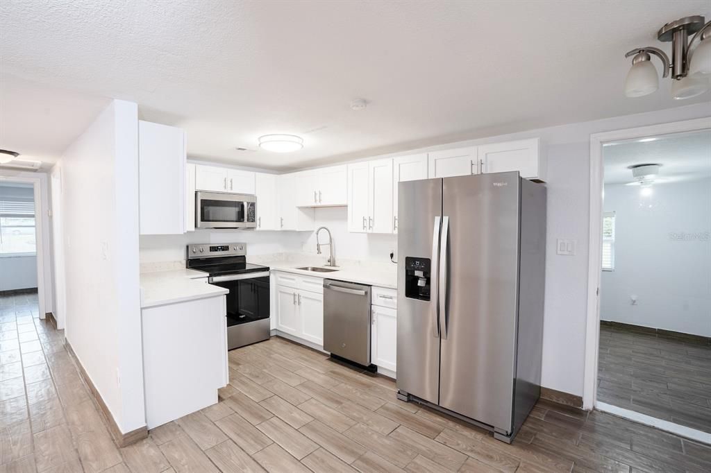 For Sale: $325,000 (3 beds, 2 baths, 1395 Square Feet)