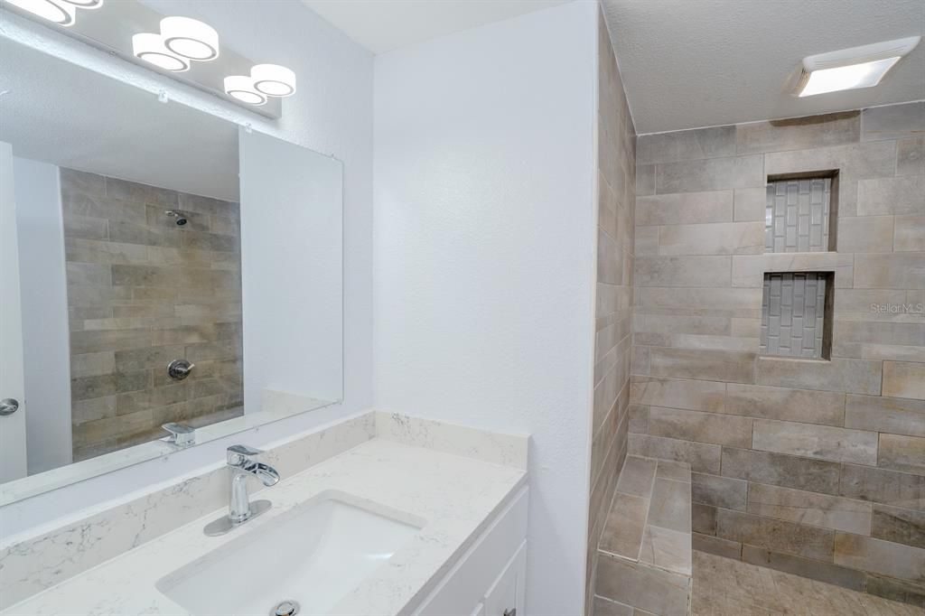 For Sale: $325,000 (3 beds, 2 baths, 1395 Square Feet)