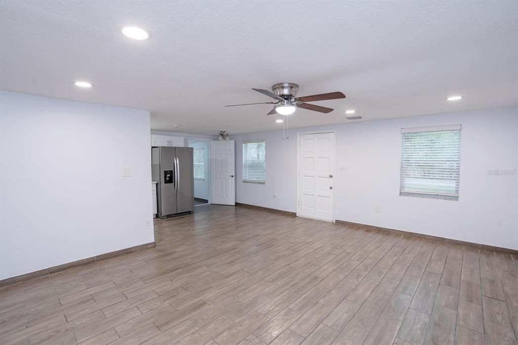 For Sale: $325,000 (3 beds, 2 baths, 1395 Square Feet)